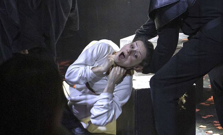 Антигона не может больше жить