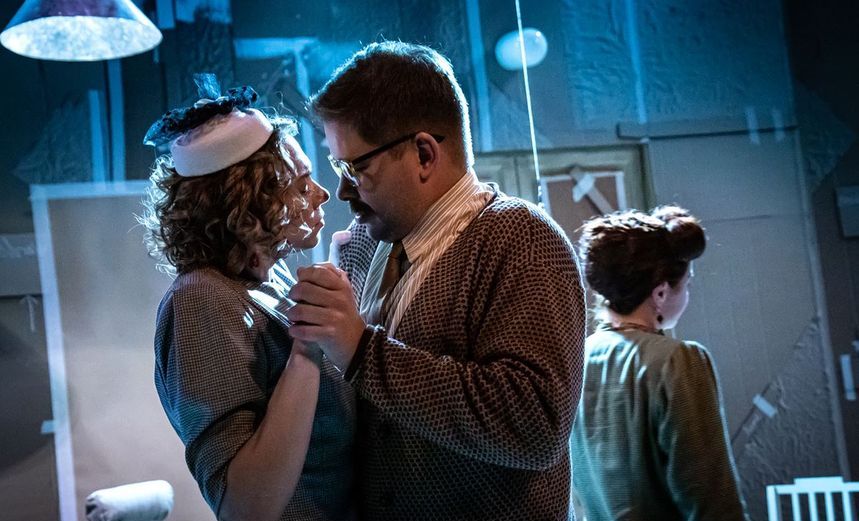 Лысая певица