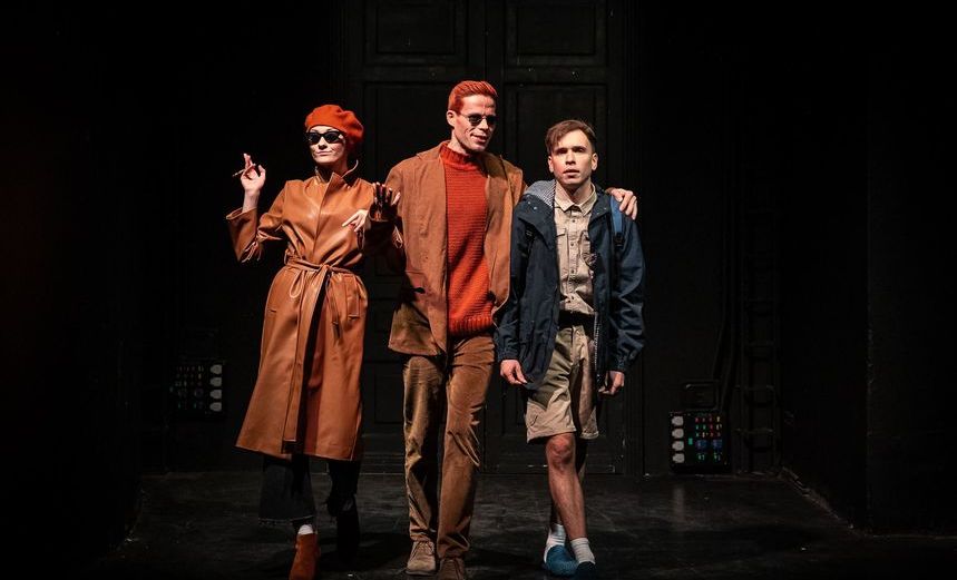 Вадик поет свою музыку 