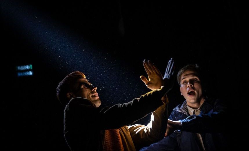 Вадик поет свою музыку 