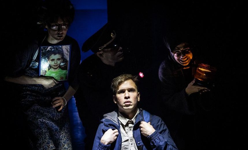 Вадик поет свою музыку 