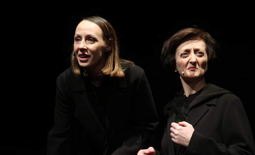 Черное пальто