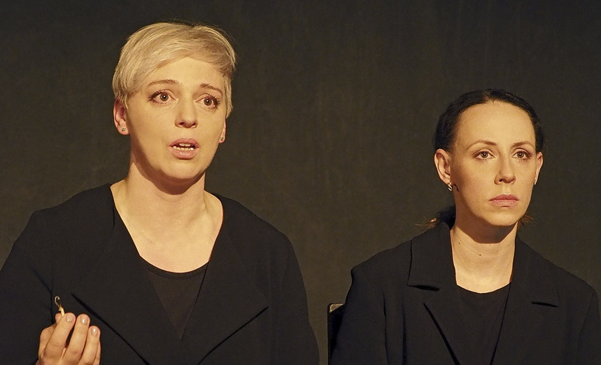 Черное пальто